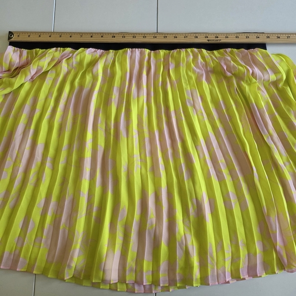 Torrid Skirt Womens US 5X 28 Chiffon Pleated Lined Yellow Pink Floral Flowy Boho - Picture 9 of 13